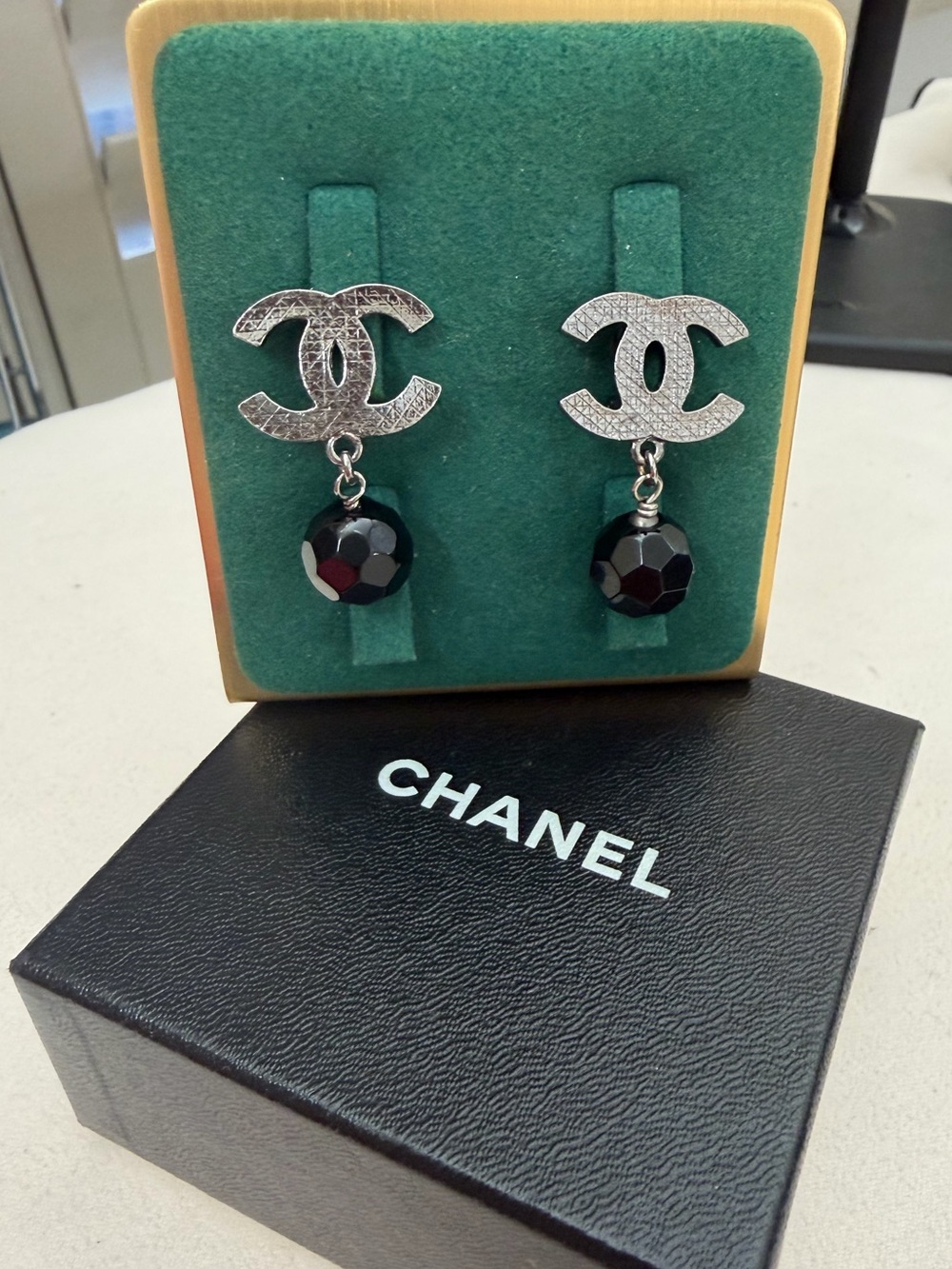 CHANEL like new 
2010 CC bead-embellished clip-on earrings
